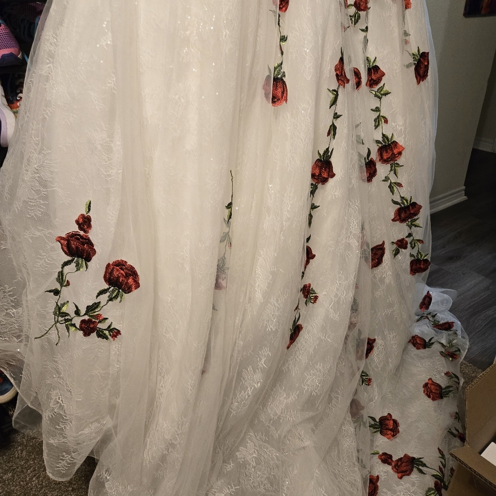 🔥🔥🔥EUC WEDDING/QUINCEAÑERA DRESS! ❤️**Not MK, Only For Exposure** - Picture 3 of 7